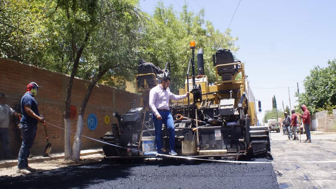Pavimentan la calle Luis Moya