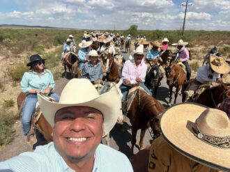 Realizan tradicional cabalgata en Villa de Cos