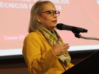 Reconocen a docentes con 25 años de antigüedad 