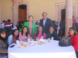 Reconoce Alan Murillo a los maestros 