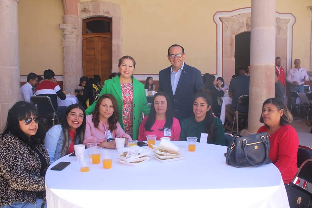 Reconoce Alan Murillo a los maestros 