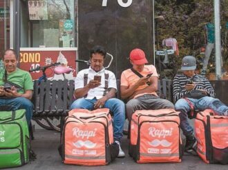 Buscan que repartidores independientes de plataformas digitales tengan seguro social