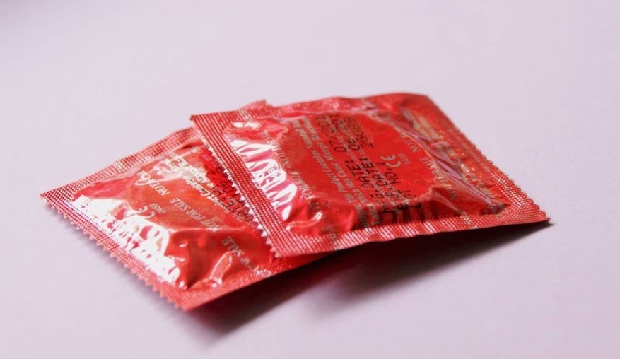 Cofepris alerta por condones y lubricantes falsificados