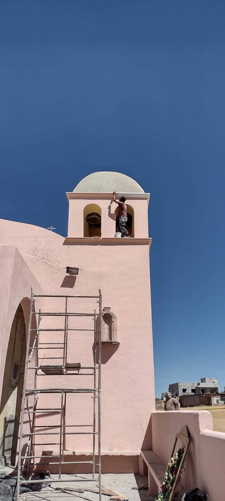 Dan mantenimiento a templo en Muleros