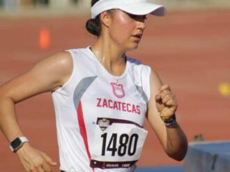 Destaca zacatecana en caminata