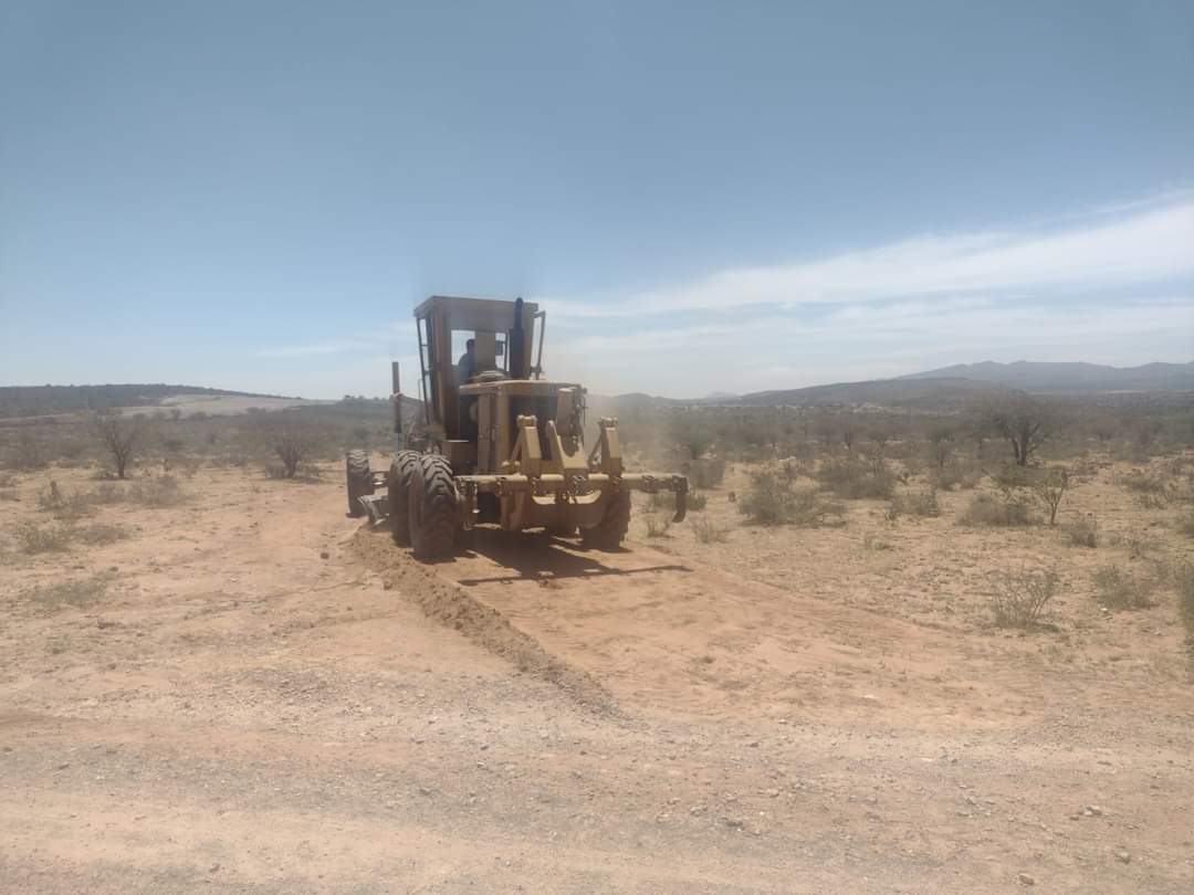 Mejoran caminos en comunidad de Juan Aldama