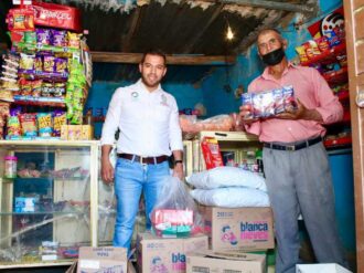 Apoya Omar Téllez a comerciantes de Pinos
