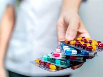 Pacientes psiquiátricos clausuran simbólicamente la Cofepris para exigir abasto de medicamentos