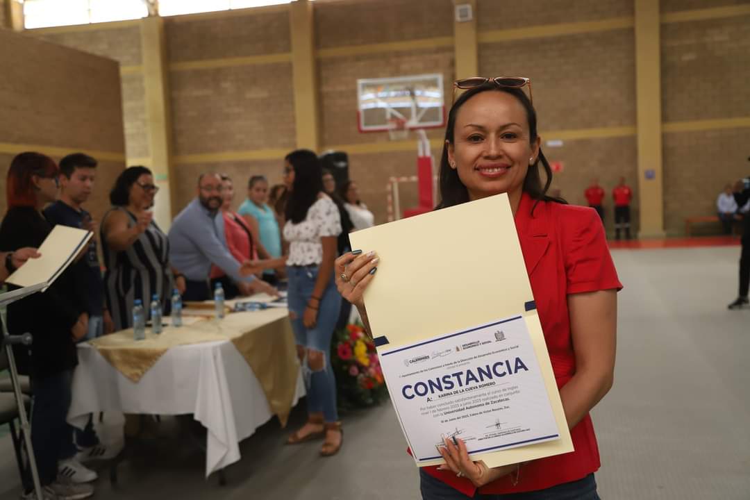 Reciben constancias de inglés