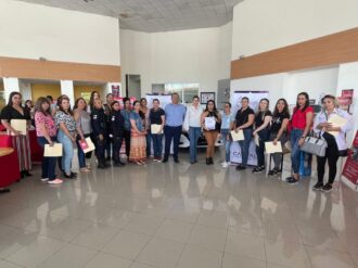 Instruyen a 22 mujeres en mecánica básica