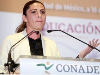 Ordena juez a Ana Guevara y Conade regresar becas a nadadoras