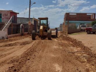 Pavimentan calles en Muleros