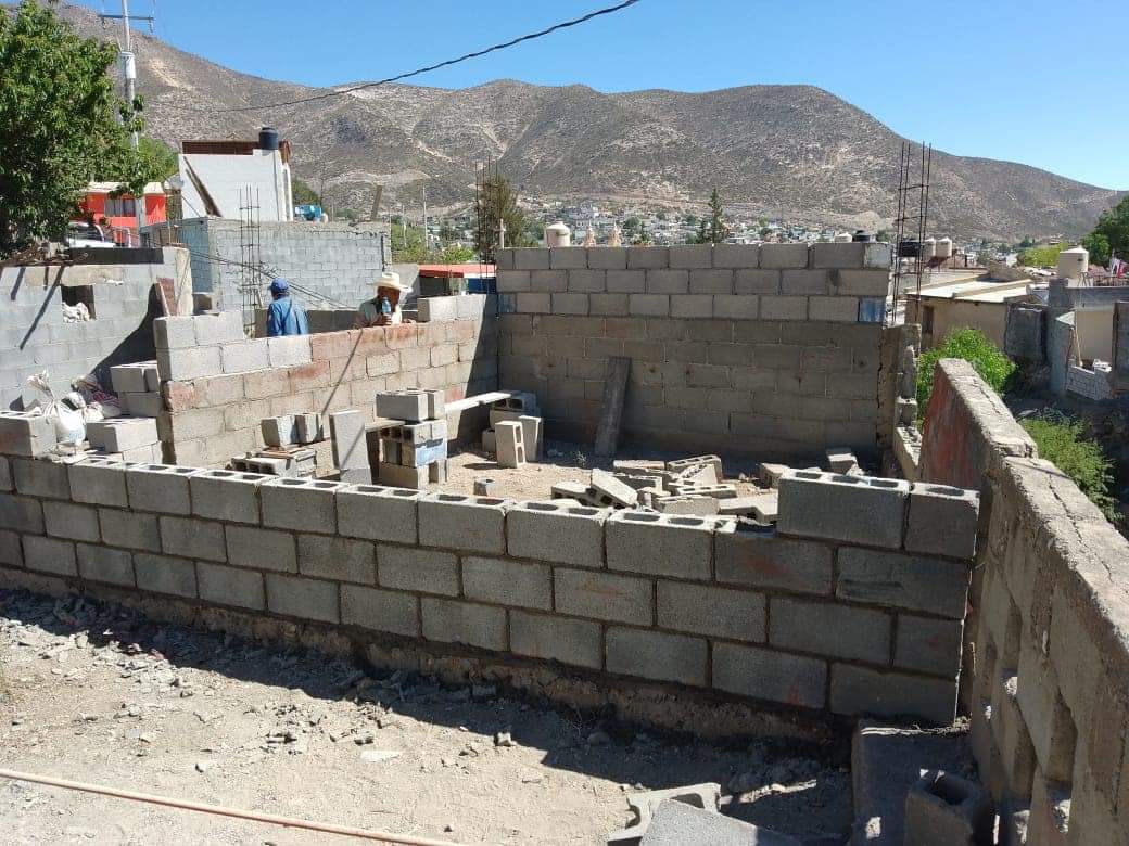 Se solidarizan con abuelitos 