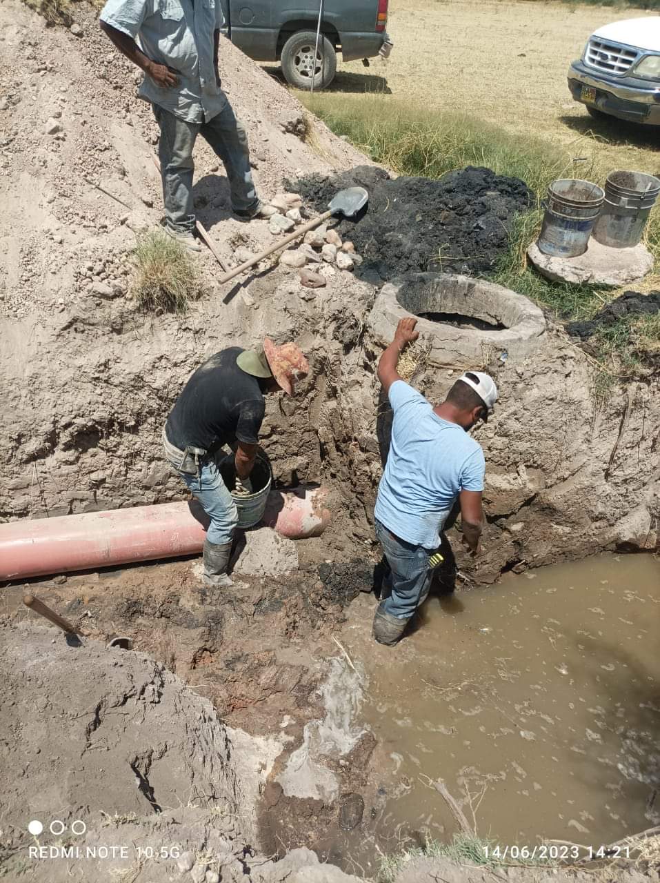 Reparan tuberías en Juan José Ríos