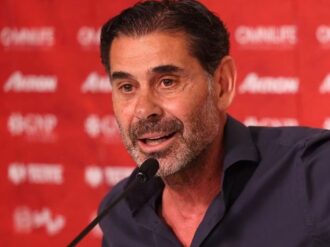 Fernando Hierro da la cara tras la derrota de Chivas