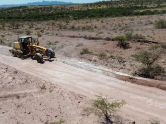 Dan mantenimiento a caminos sacacosechas
