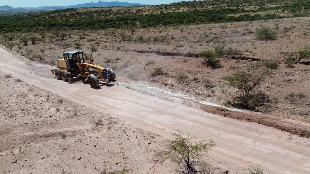 Dan mantenimiento a caminos sacacosechas