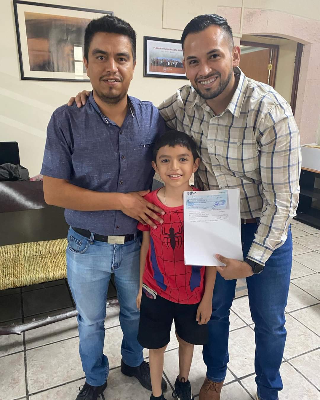 Reconocen a Humberto por su medalla de plata en Matemáticas 