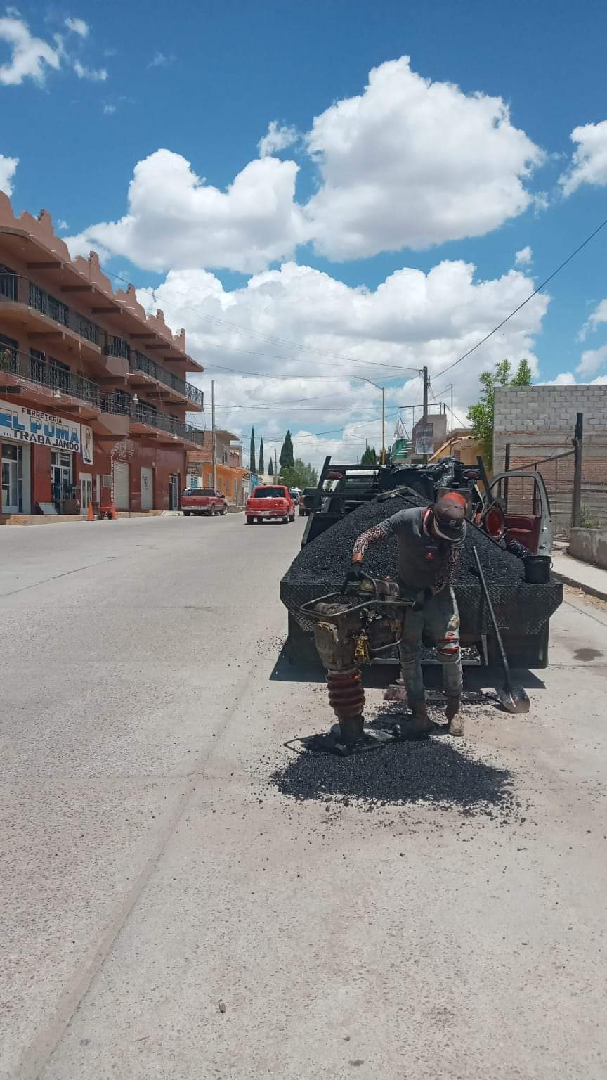 Atienden calles de Juan Aldama 