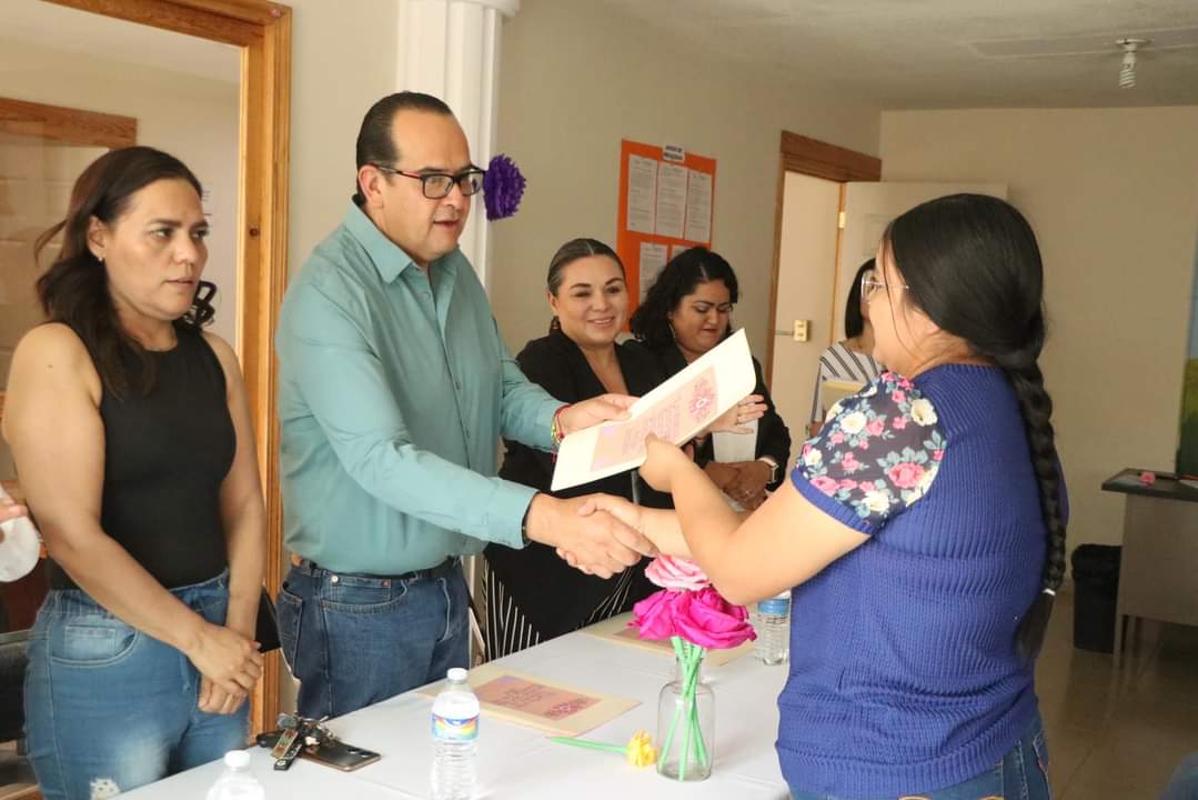 Respaldan a la mujer sombreretense 