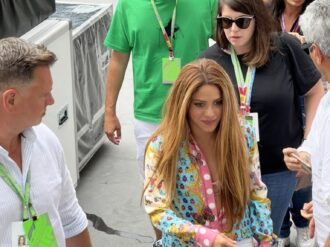 Shakira, de vuelta en Barcelona, pero ¡para apoyar a Lewis Hamilton!