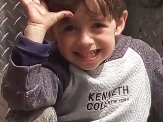 Niño de 3 años cae a un disco de aceite hirviendo; piden ayuda