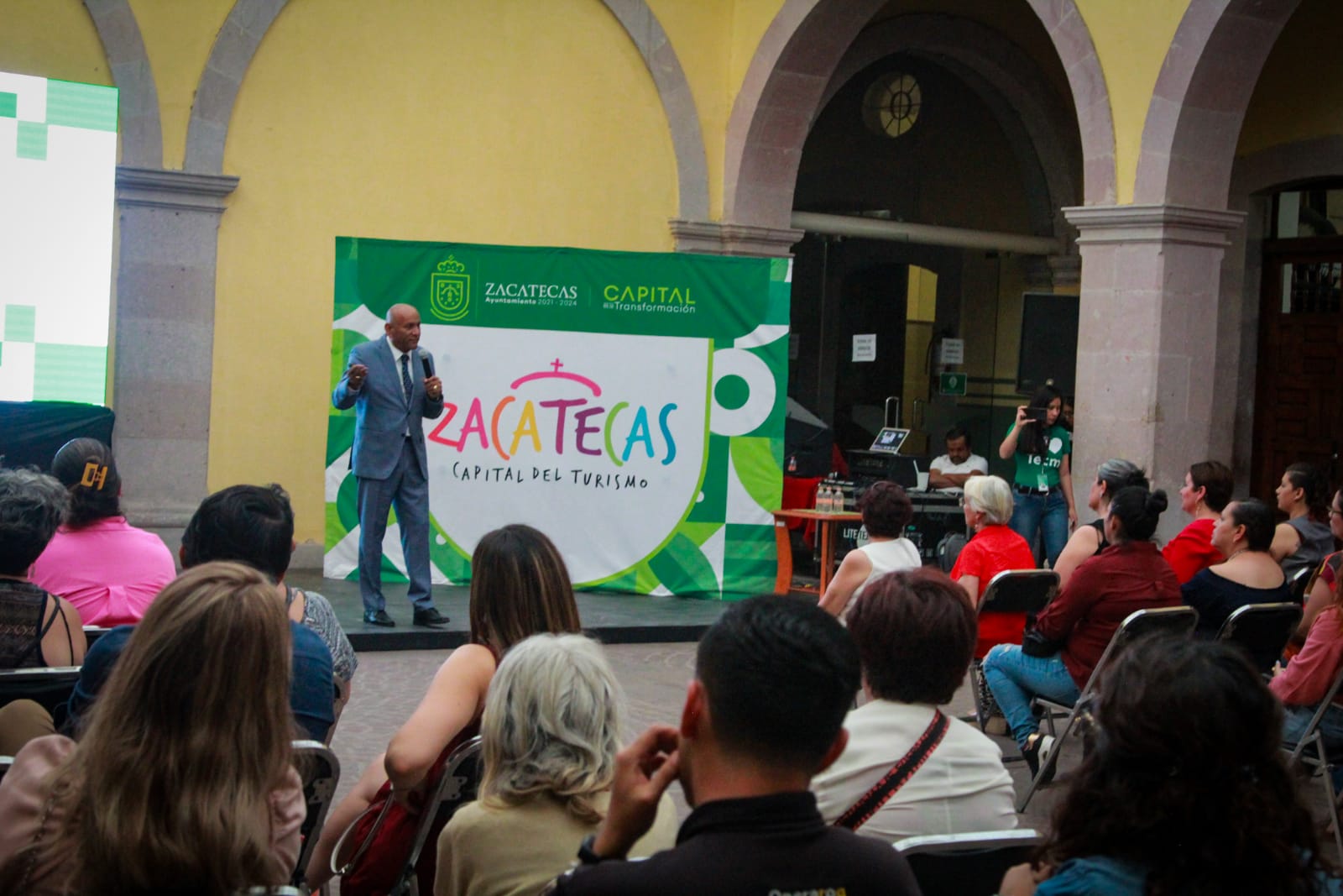 Motivan a emprendedores de la capital