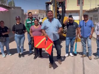 En El Rucio pavimentan calle