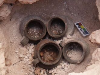 Hallan ofrenda maya milenaria