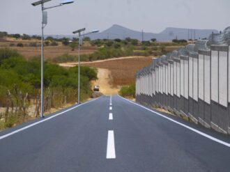 Construye el municipio acceso a la base de la GN