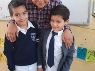 Convive Mario Córdova con niños superdotados