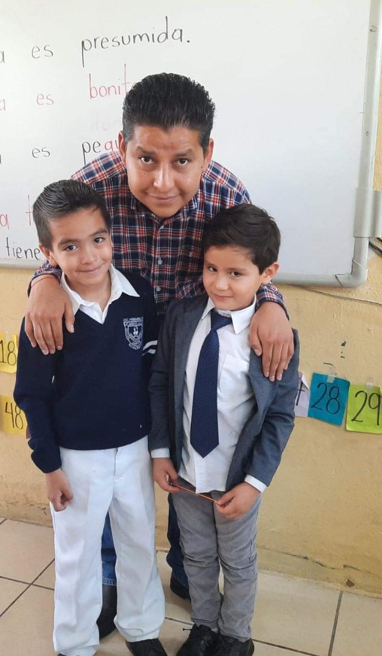 Convive Mario Córdova con niños superdotados