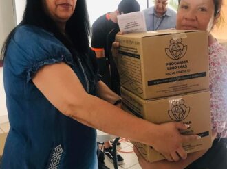 Entregan apoyos a embarazadas y lactantes