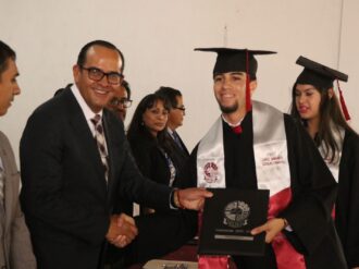 Egresan 246 estudiantes del CBTIS 104