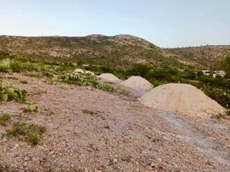 Sigue la mejora de caminos en Pinos