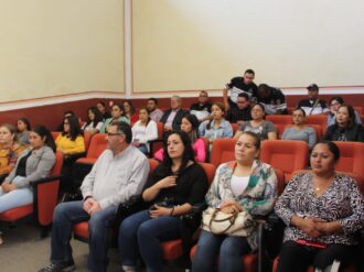 Instruyen a mujeres sobre primeros auxilios