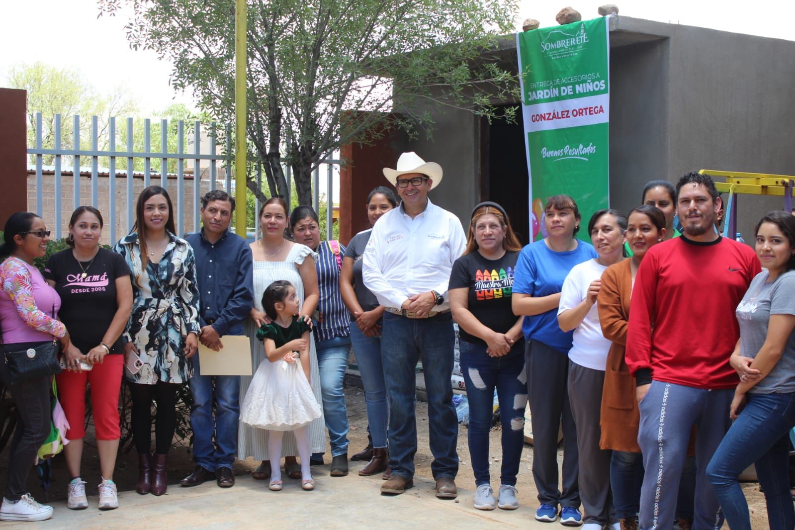 Entregan apoyos para la construcción de baños