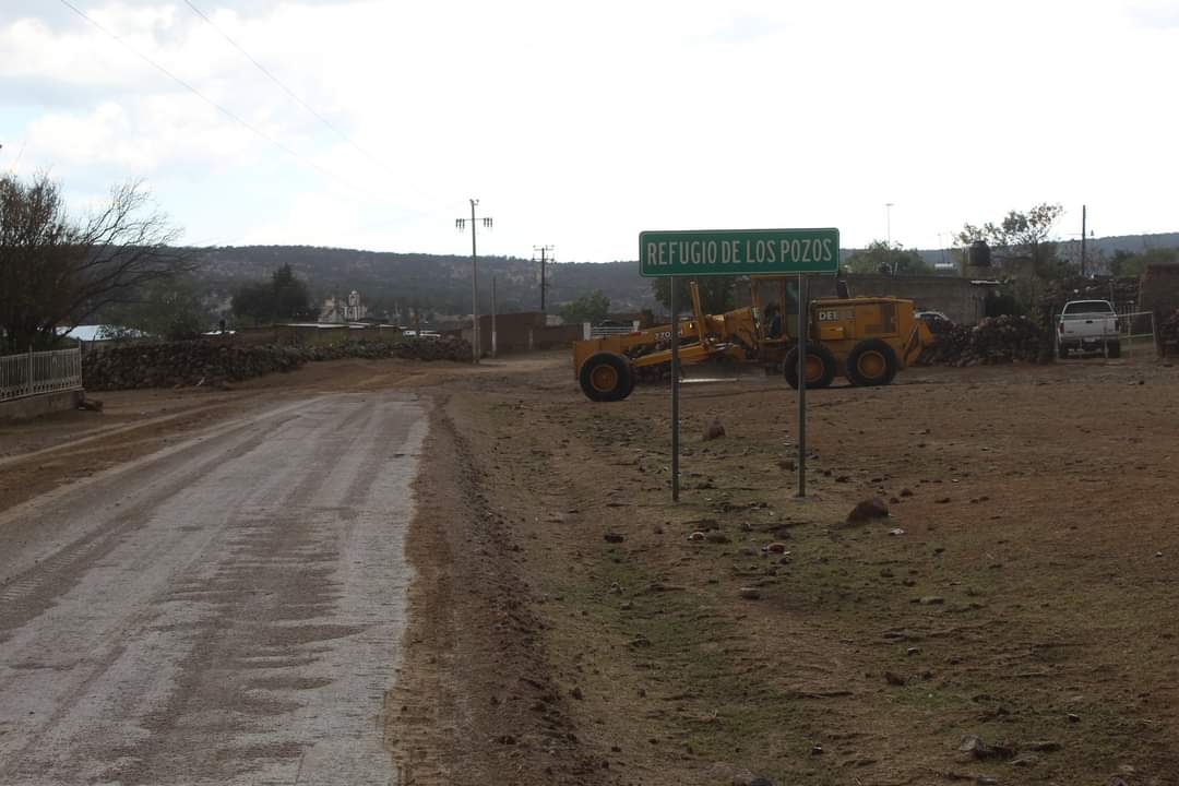 Dan mantenimiento al camino a Refugio de los Pozos