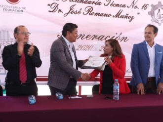Pide Pier Michel a los jóvenes “ser felices”