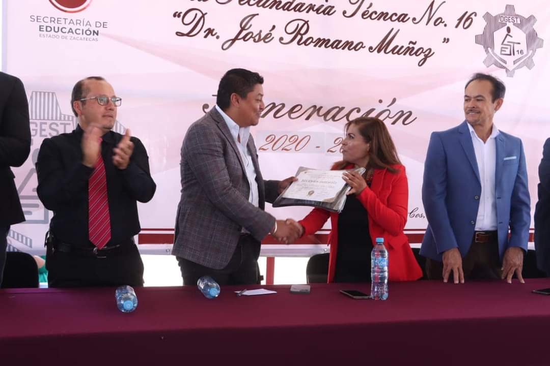 Pide Pier Michel a los jóvenes “ser felices”
