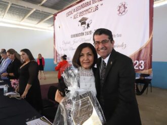 Acompaña Ángel Hernández a estudiantes de la EST 60