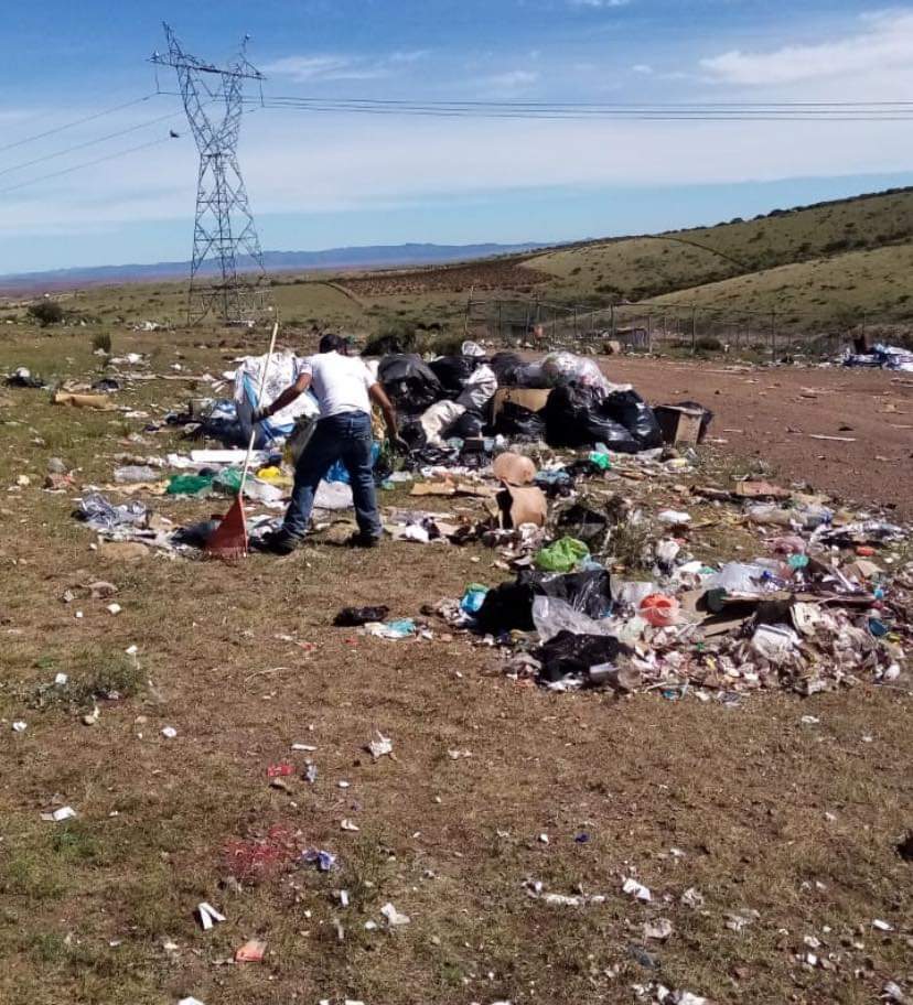 Limpian alrededores del relleno sanitario