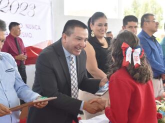 Terminan ciclo en la Escuela Salvador Varela Resendiz