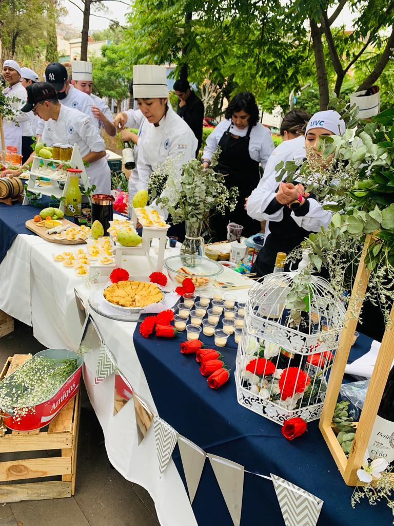 Presentan productos gastronómicos en la Feria del Vino y el Queso