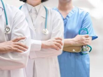 Anuncian llegada de médicos especialistas