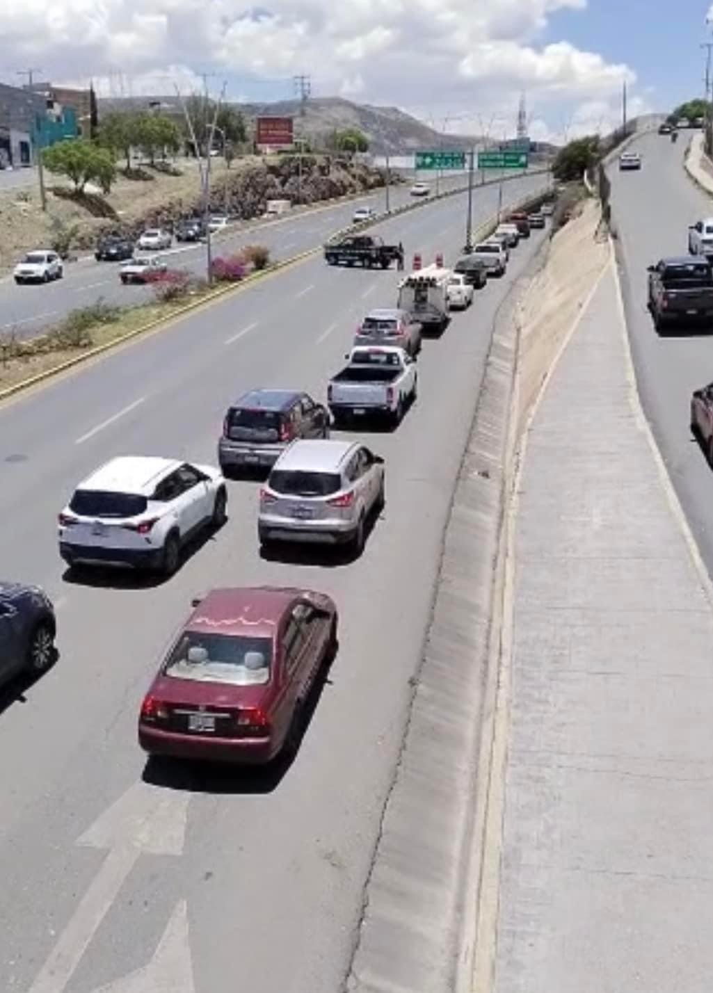 Cierran el bulevar; denuncian irregularidades en asignación de plazas