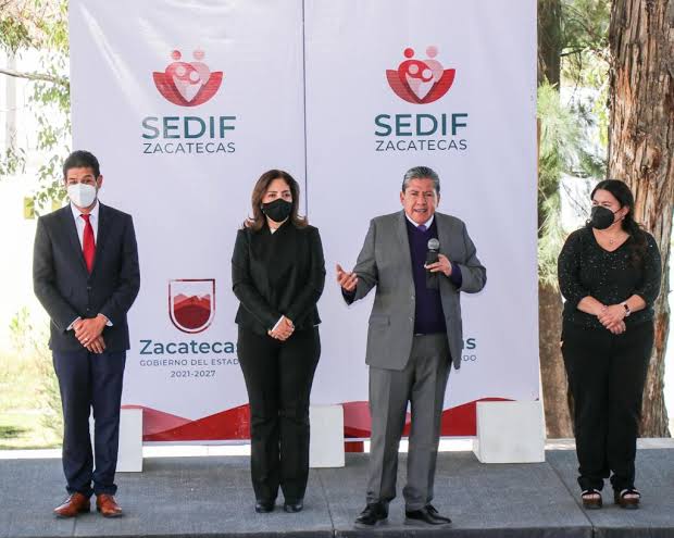 Reniegan trabajadores del DIF por disposiciones del director