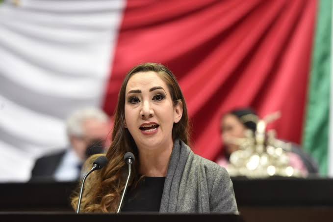 Explota Noemí Luna contra AMLO