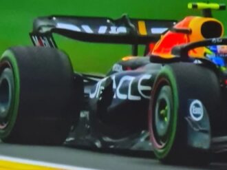 Así quedó el monoplaza de Checo Pérez tras chocar con Lewis Hamilton