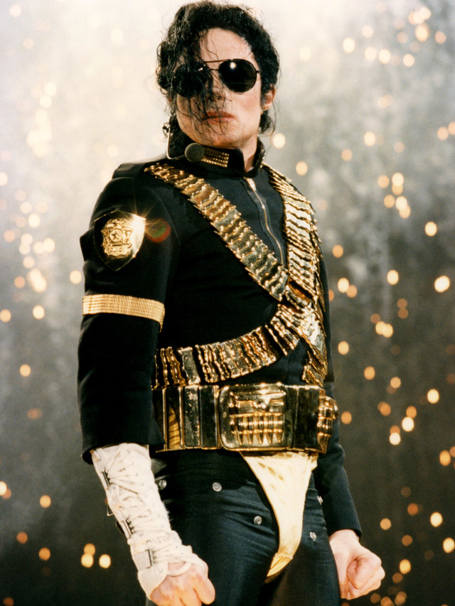 Presuntas víctimas de Michael Jackson  demandan a compañía del cantante